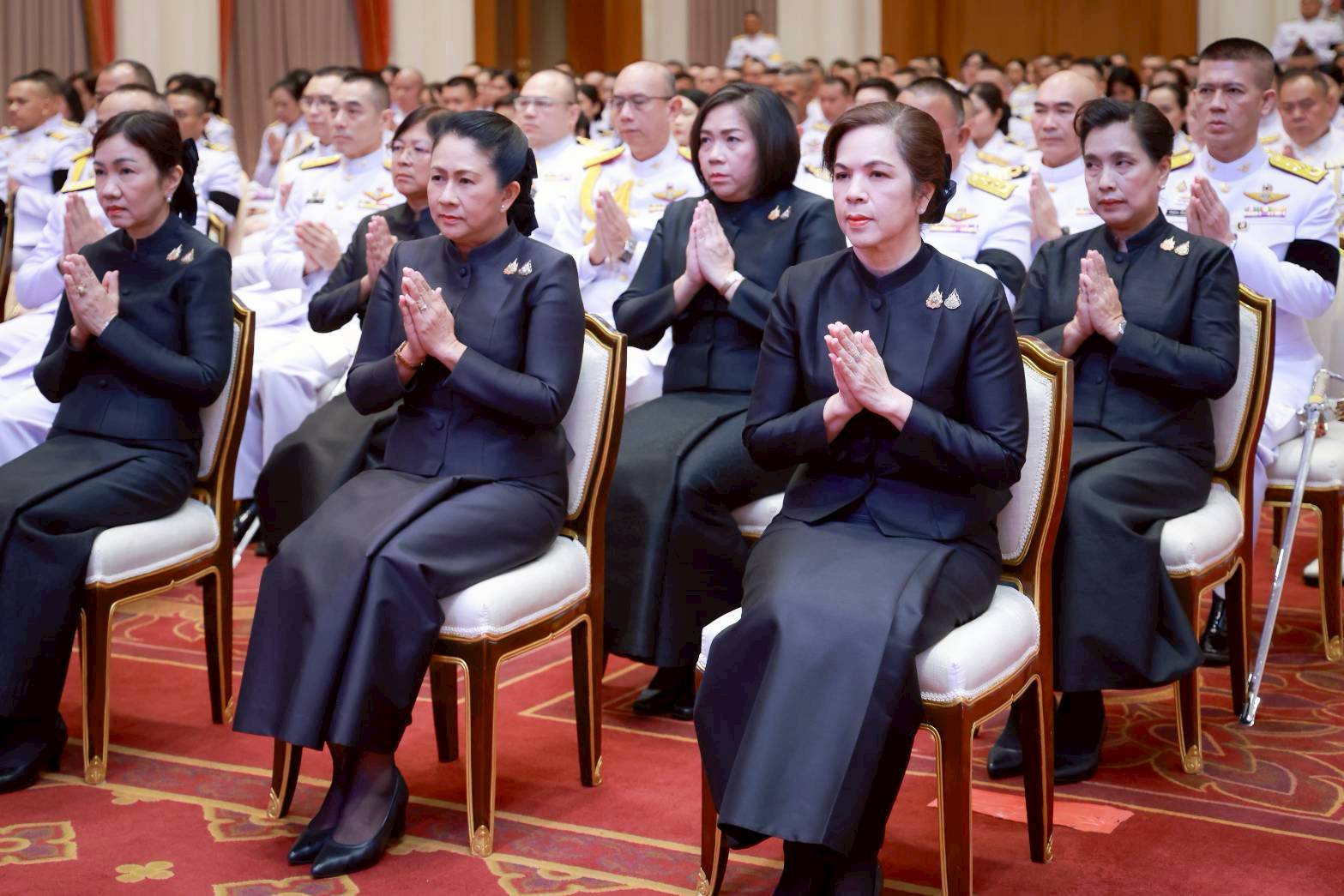 ๓๕ พิธีบำเพ็ญกุศลสตมวาร เพื่อถวายเป็นพระราชกุศลแด่สมเด็จพระนางเจ้าสิริกิติ์ พระบรมราชินีนาถ พระบรมราชชนนีพันปีหลวง ในวาระครบ ๑๐๐ วัน แห่งการสวรรคต