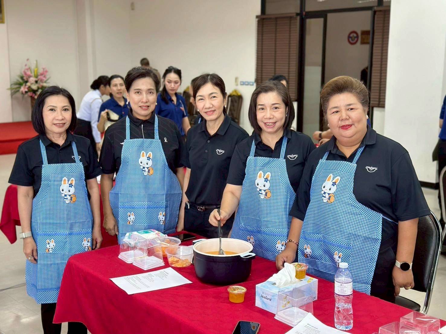 ๓๙ กิจกรรมการจัดทำสวนผักลอยฟ้าและการสาธิตท่าพื้นฐาน "โยคะพิลาทิส"