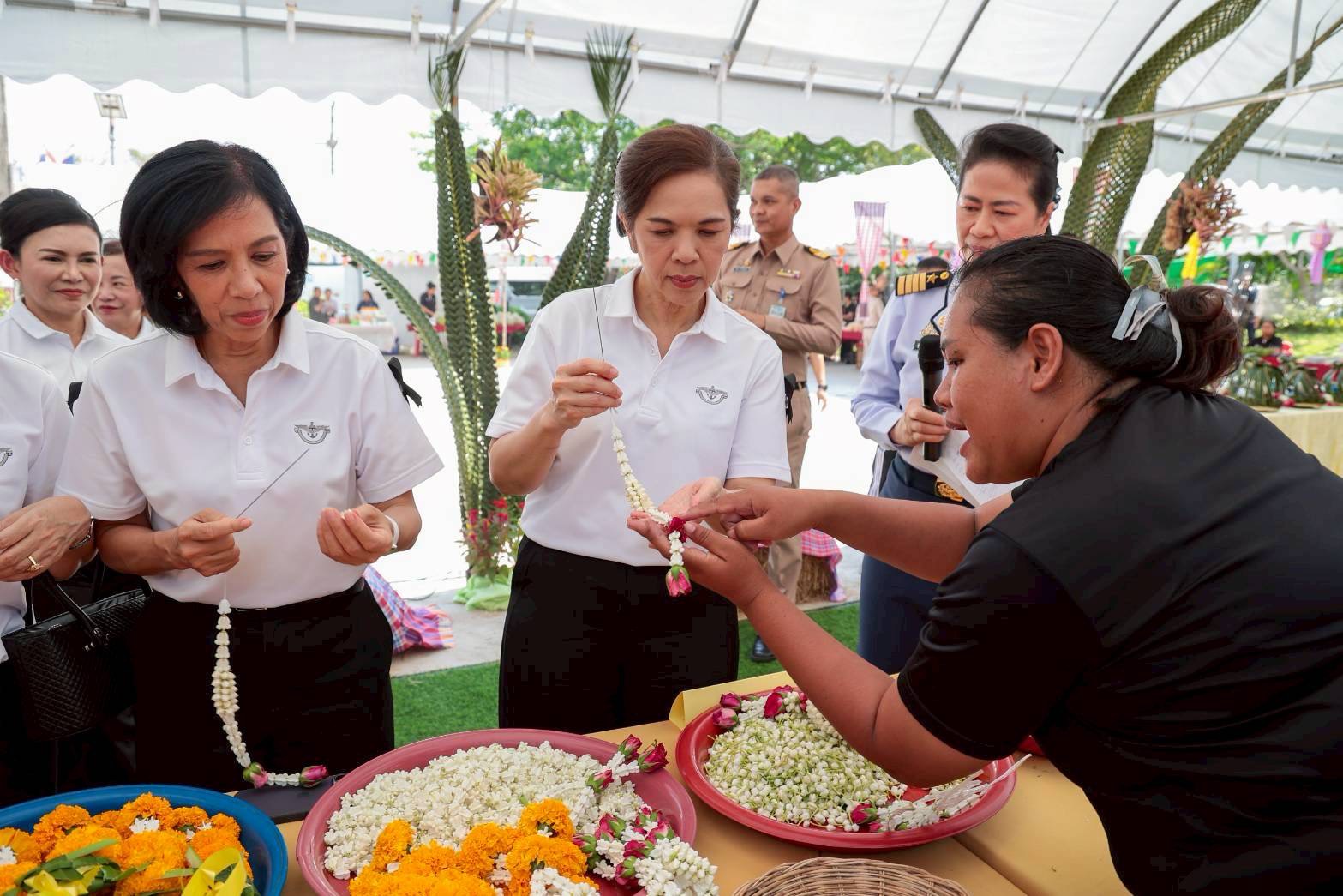 ๔๐ การตรวจเยี่ยมและติดตามความคืบหน้าการดำเนินงานโครงการของ สมาคมภริยาข้าราชการสำนักงานปลัดกระทรวงกลาโหม