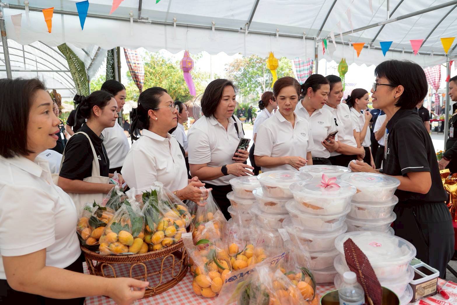 ๔๐ การตรวจเยี่ยมและติดตามความคืบหน้าการดำเนินงานโครงการของ สมาคมภริยาข้าราชการสำนักงานปลัดกระทรวงกลาโหม