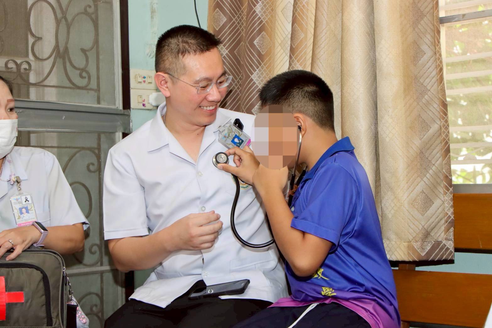 ๔๑ กิจกรรมตรวจเยี่ยมบุตรที่มีความต้องการพิเศษของกำลังพลสังกัดสำนักงานปลัดกระทรวงกลาโหม โดยโครงการสายใยรักษ์ เพื่อคนพิเศษ