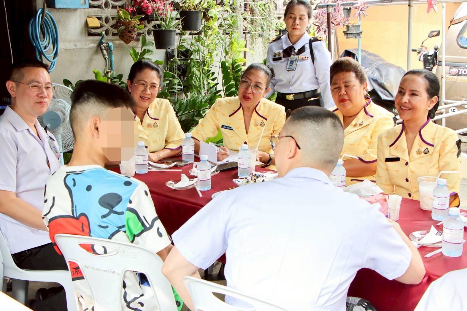 ๔๑ กิจกรรมตรวจเยี่ยมบุตรที่มีความต้องการพิเศษของกำลังพลสังกัดสำนักงานปลัดกระทรวงกลาโหม โดยโครงการสายใยรักษ์ เพื่อคนพิเศษ