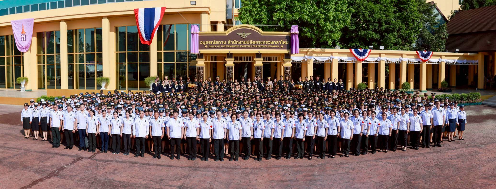 ๔๖ สมเด็จพระกนิษฐาธิราชเจ้า กรมสมเด็จพระเทพรัตนราชสุดาฯ สยามบรมราชกุมารี เสด็จพระราชดำเนินไปทรงเปิดอนุสรณ์สถานสำนักงานปลัดกระทรวงกลาโหม