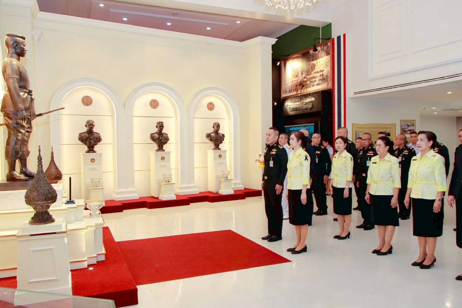 ๔๗ การเยี่ยมชมอนุสรณ์สถานสำนักงานปลัดกระทรวงกลาโหม