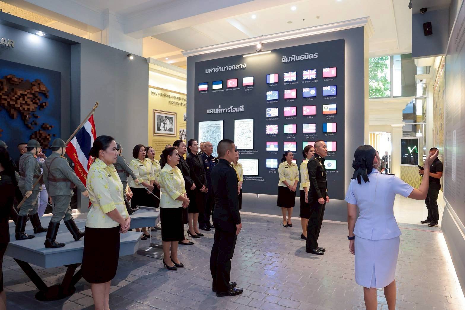 ๔๗ การเยี่ยมชมอนุสรณ์สถานสำนักงานปลัดกระทรวงกลาโหม