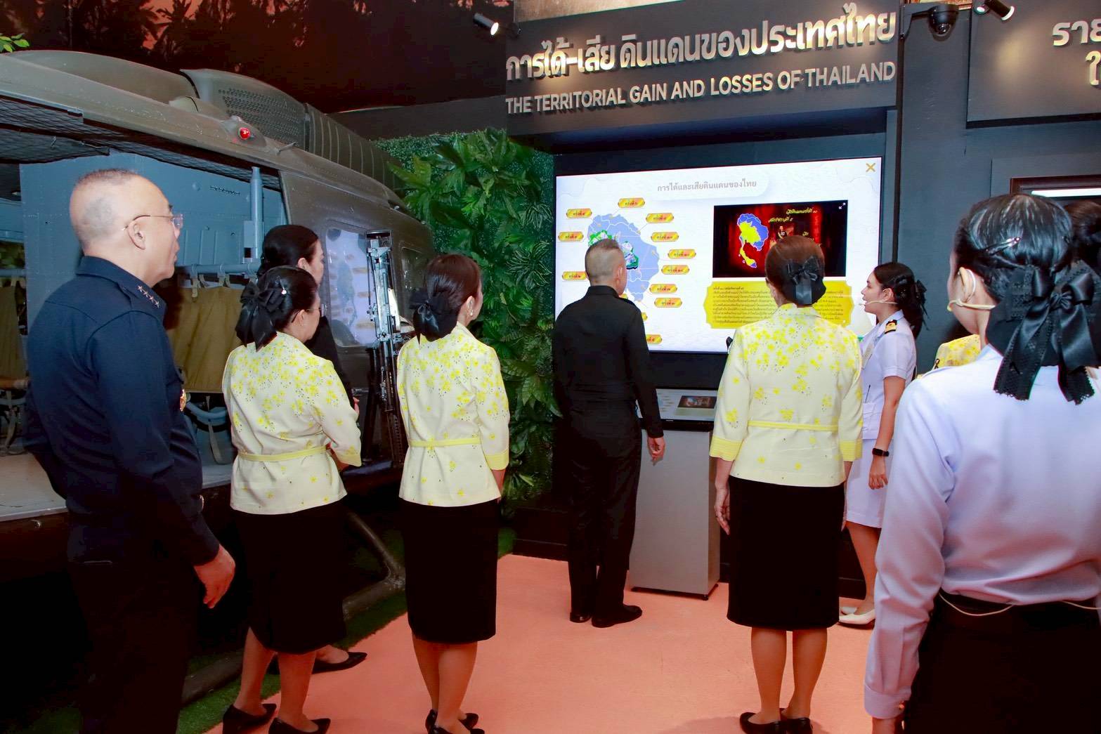 ๔๗ การเยี่ยมชมอนุสรณ์สถานสำนักงานปลัดกระทรวงกลาโหม