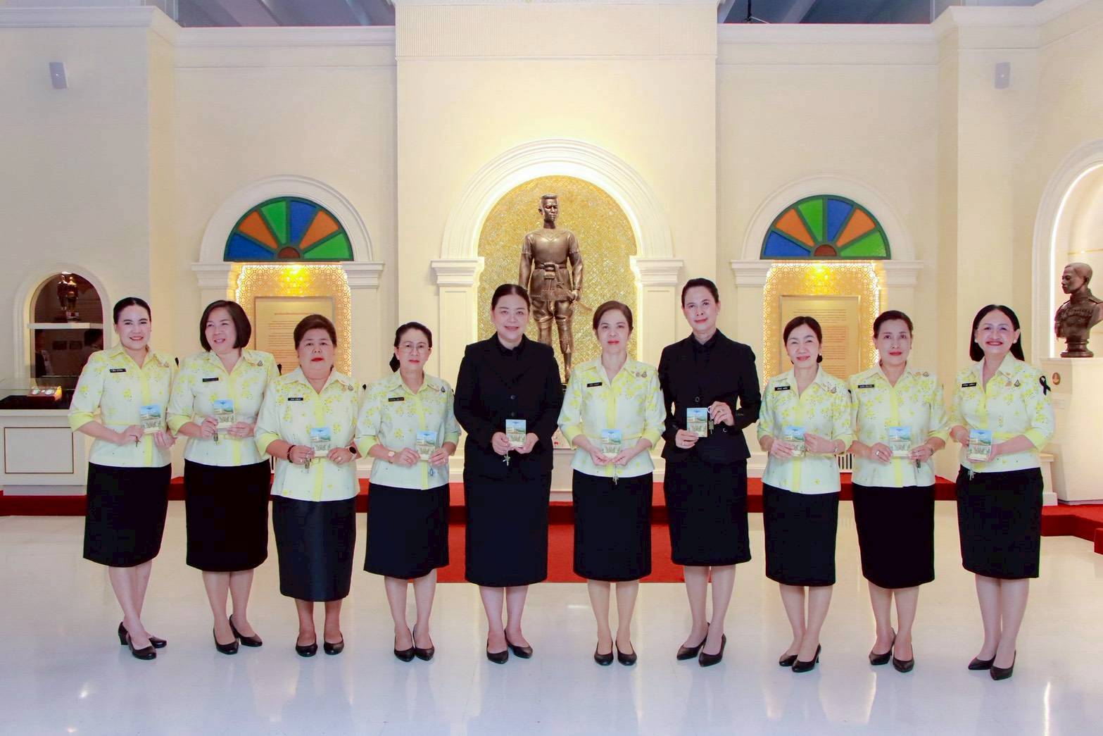 ๔๗ การเยี่ยมชมอนุสรณ์สถานสำนักงานปลัดกระทรวงกลาโหม