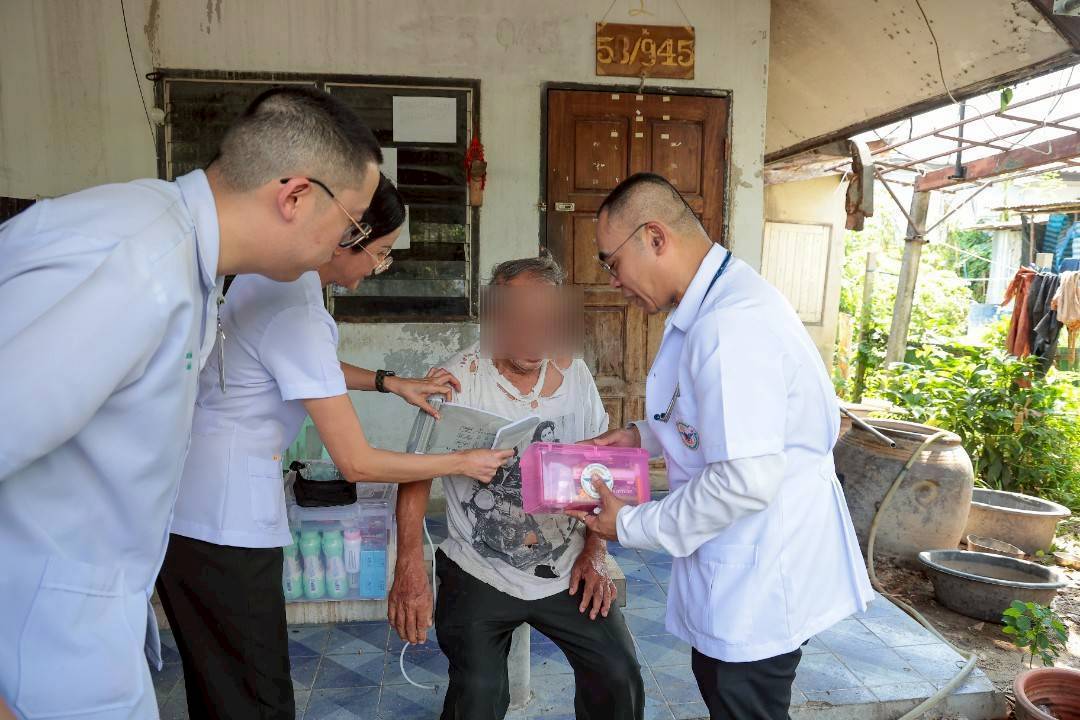 ๔๘ กิจกรรมโครงการจิตอาสาพัฒนา "เราทำความ ดี ด้วยหัวใจ" การบำเพ็ญสาธารณประโยชน์และสาธารณกุศล เนื่องในวันคล้ายวันพระราชสมภพสมเด็จพระกนิษฐาธิราชเจ้ากรมสมเด็จพระเทพรัตนราชสุดาฯ สยามบรมราชกุมารี และวันคล้ายวันสถาปนากระทรวงกลาโหม ครบรอบ ๑๓๙ ปี