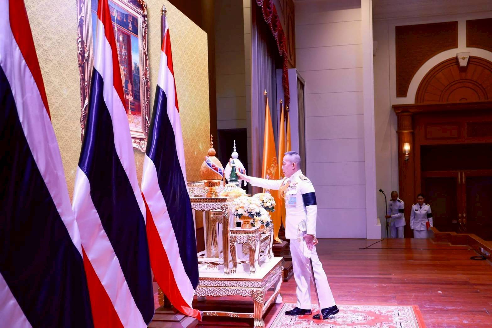 ๕๔ พิธีลงนามถวายพระพรชัยมงคลพระบาทสมเด็จพระเจ้าอยู่หัว เนื่องในโอกาสวันฉัตรมงคล (๔ พ.ค.๖๙)