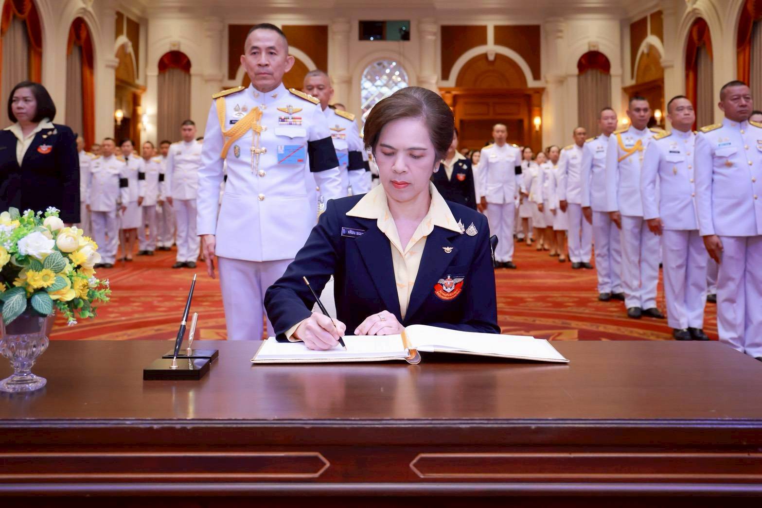 ๕๔ พิธีลงนามถวายพระพรชัยมงคลพระบาทสมเด็จพระเจ้าอยู่หัว เนื่องในโอกาสวันฉัตรมงคล (๔ พ.ค.๖๙)