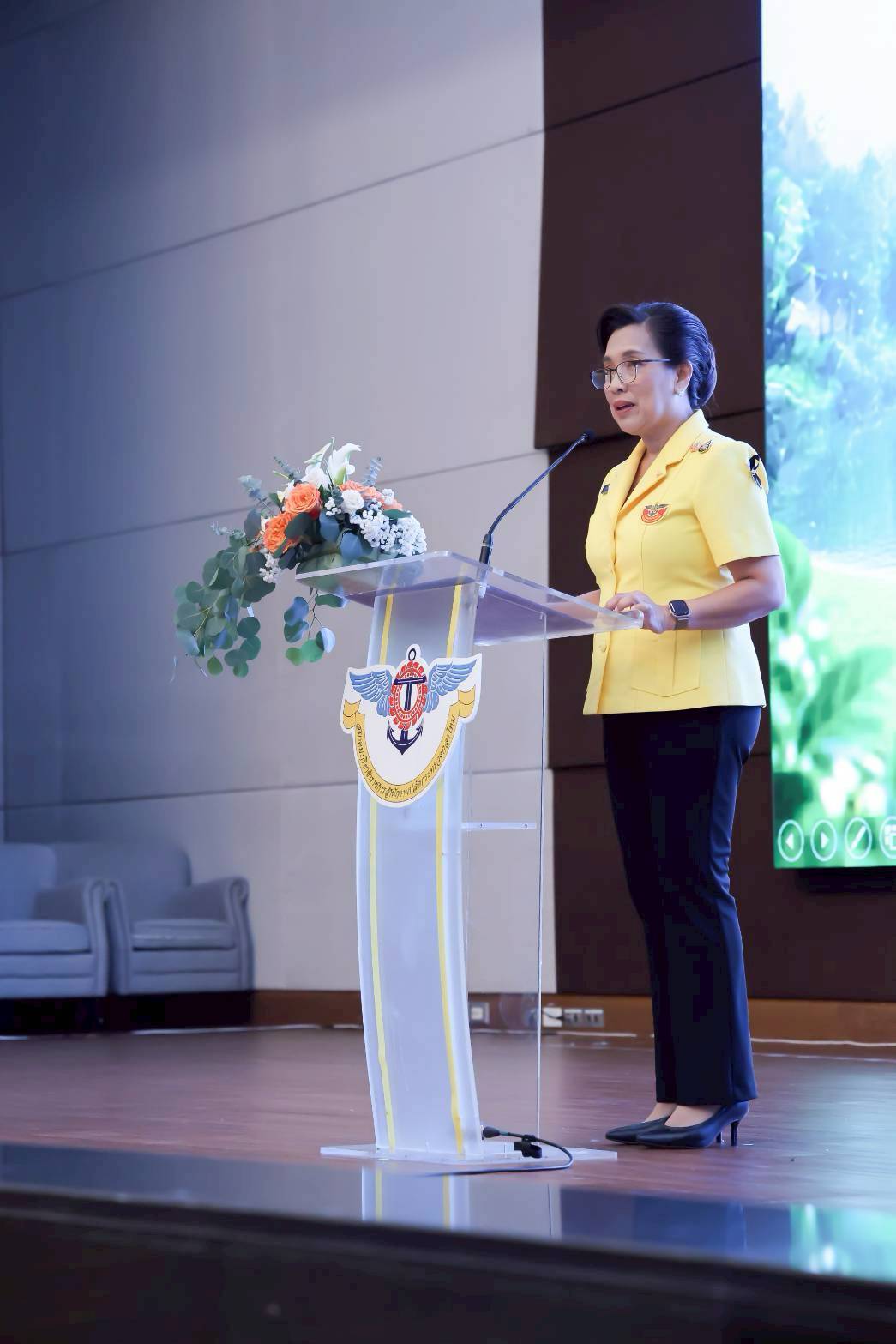 ๖๔ การจัดกิจกรรมโครงการ "ขายได้ทุกหยด ลดขยะ" โดยโครงการบริหารจัดการขยะ รักษาสิ่งแวดล้อม และโครงการครอบครัวพอเพียง สมาคมภริยาข้าราชการสำนักงานปลัดกระทรวงกลาโหม