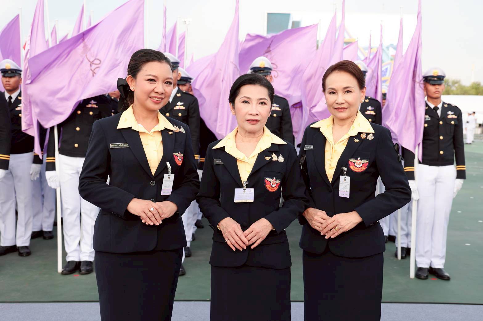 ๗๐ พิธีถวายเครื่องราชสักการะ วางพานพุ่ม และจุดเทียนถวายพระพรชัยมงคล เนื่องในโอกาสมหามงคลเฉลิมพระชนมพรรษา ๔ รอบ สมเด็จพระนางเจ้าฯ พระบรมราชินี (๓ มิ.ย.๖๙)