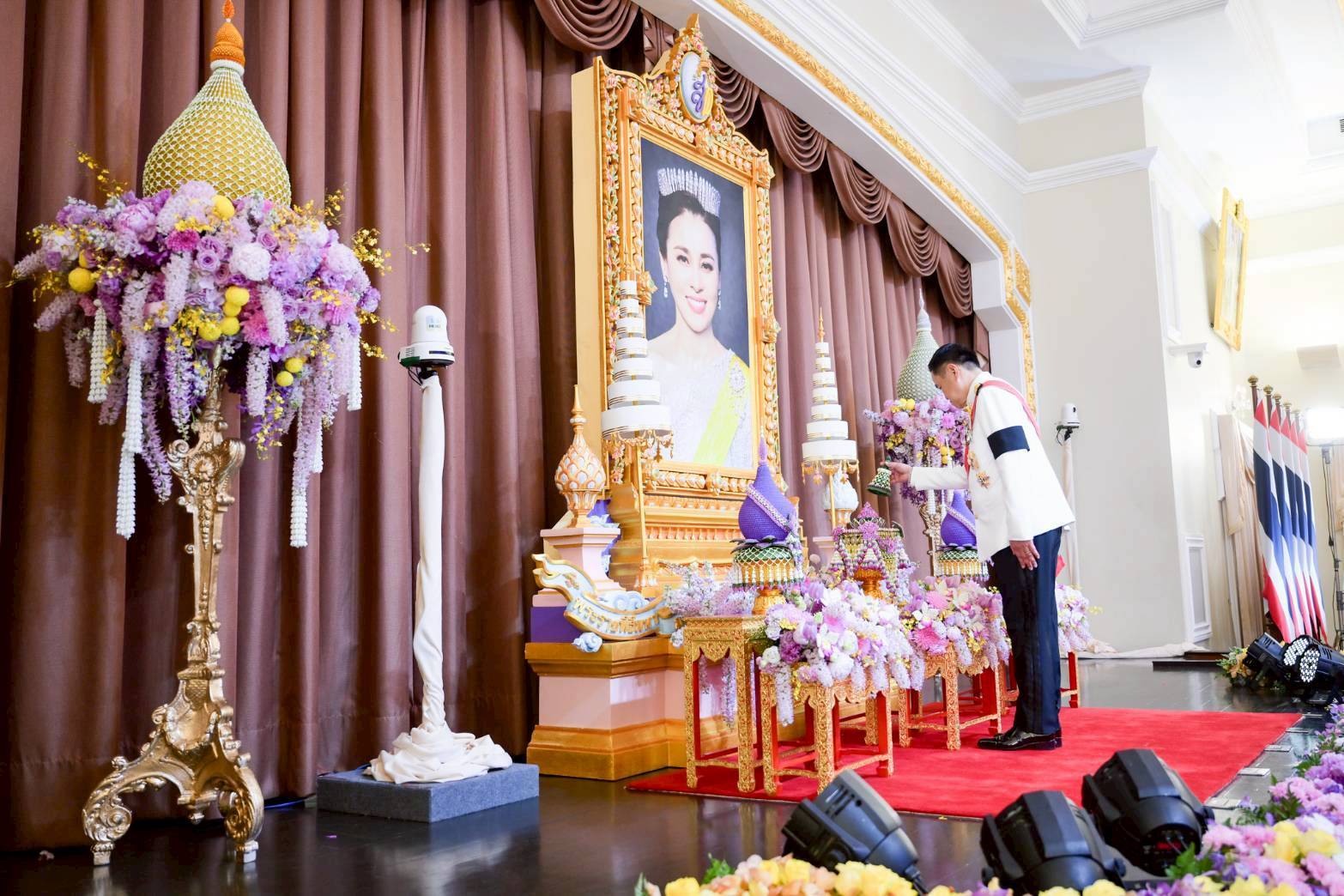 ๗๑ งานสโมสรสันนิบาตเฉลิมพระเกียรติ เนื่องในโอกาสพระราชพิธีมหามงคลเฉลิมพระชนมพรรษา ๔ รอบ สมเด็จพระ...