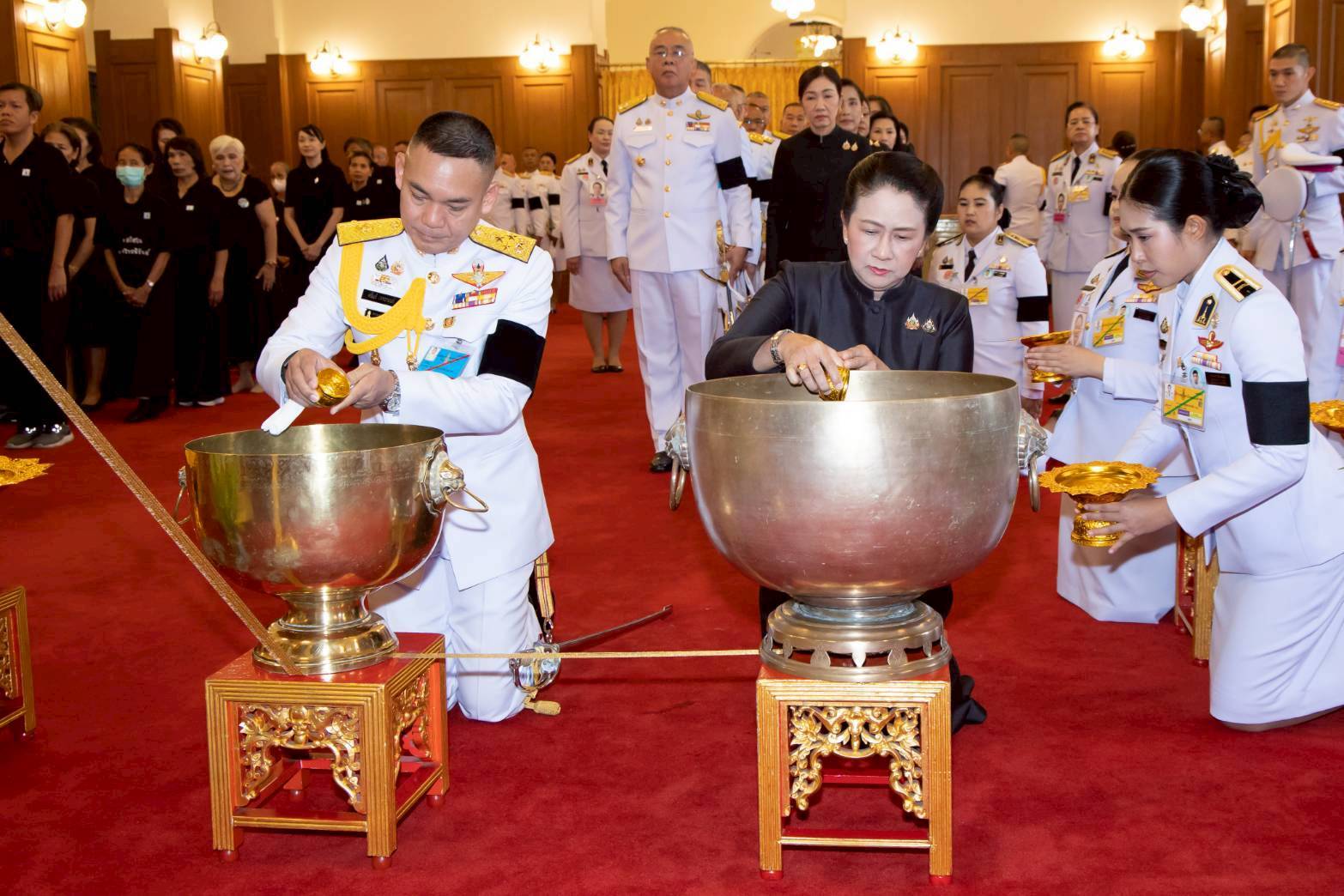 ๗๔ พิธีถวายน้ำสรงพระศพหน้าพระรูปสมเด็จพระเจ้าลูกเธอ เจ้าฟ้าพัชรกิติยาภา นเรนทิราเทพยวดี กรมหลวงราชสาริณีสิริพัชร มหาวัชรราชธิดา