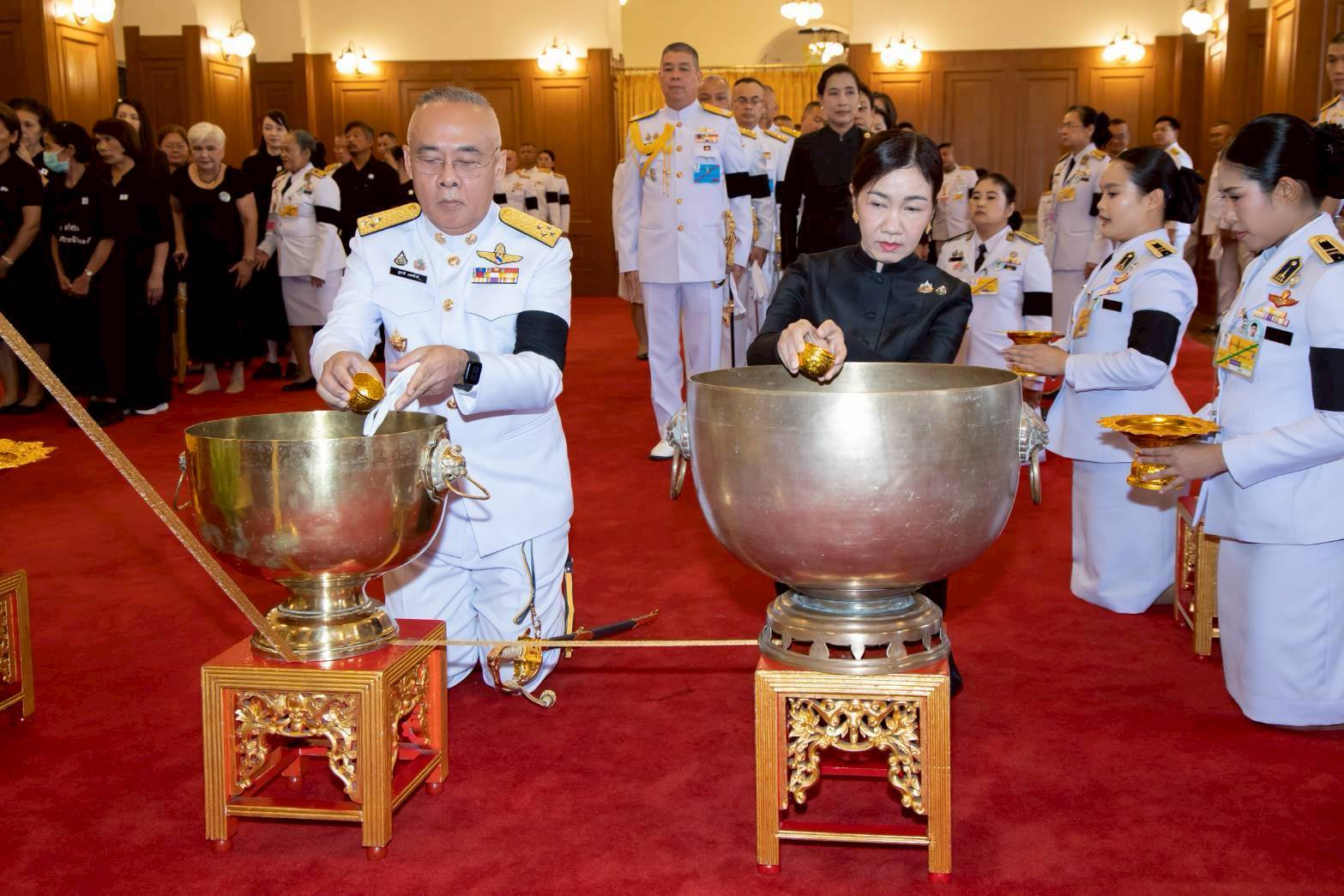 ๗๔ พิธีถวายน้ำสรงพระศพหน้าพระรูปสมเด็จพระเจ้าลูกเธอ เจ้าฟ้าพัชรกิติยาภา นเรนทิราเทพยวดี กรมหลวงราชสาริณีสิริพัชร มหาวัชรราชธิดา