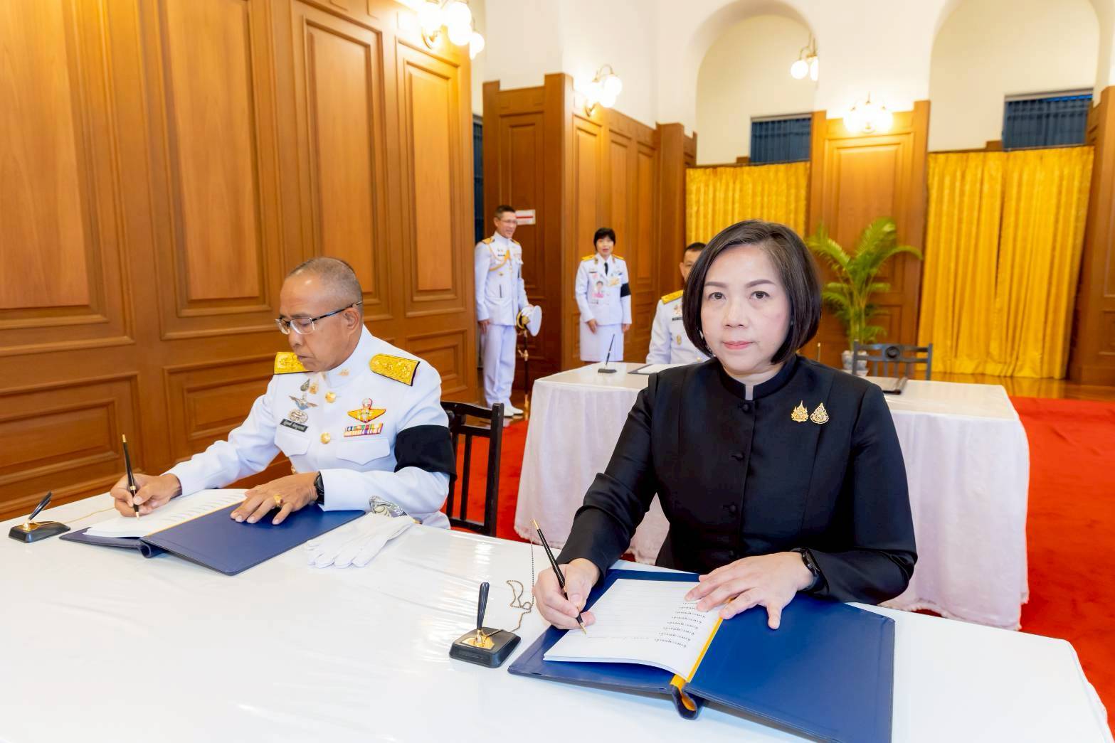 ๗๖ พิธีลงนามถวายความอาลัยสมเด็จพระเจ้าลูกเธอ เจ้าฟ้าพัชรกิติยาภา นเรนทิราเทพยวดี กรมหลวงราชสาริณีสิริพัชร มหาวัชรราชธิดา