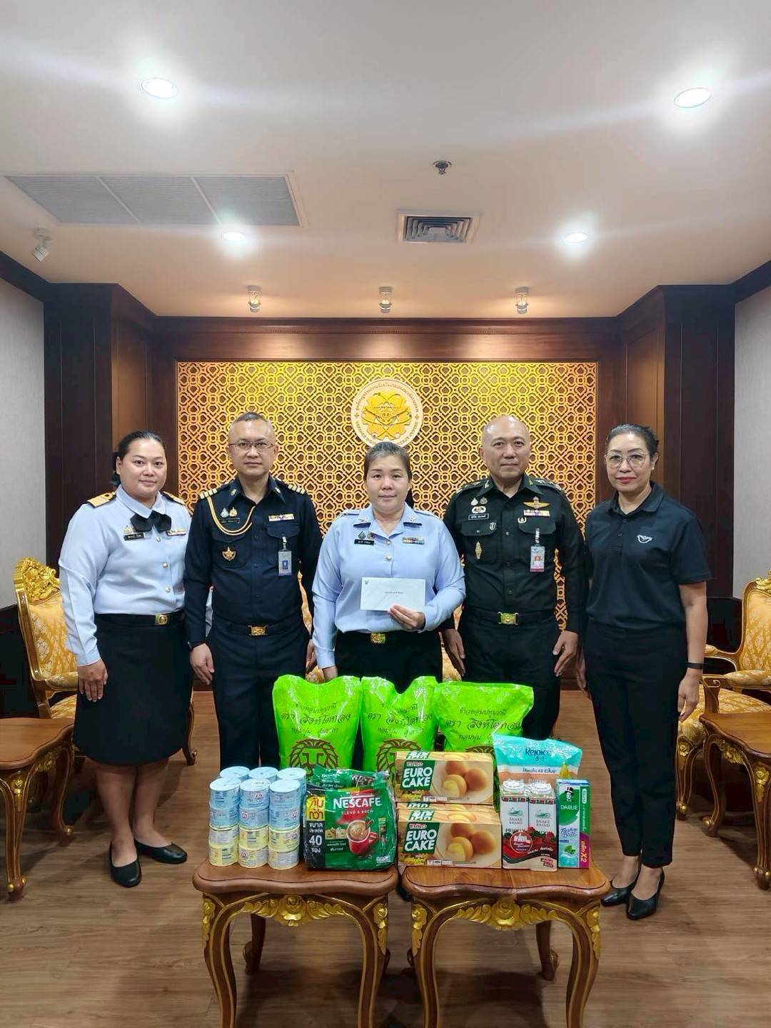 ๘๑ กิจกรรมมอบเครื่องอุปโภคบริโภค และของใช้ที่จำเป็น เพื่อช่วยเหลือผู้ป่วยติดเตียงของครอบครัวกำลังพลสำนักงานปลัดกระทรวงกลาโหม