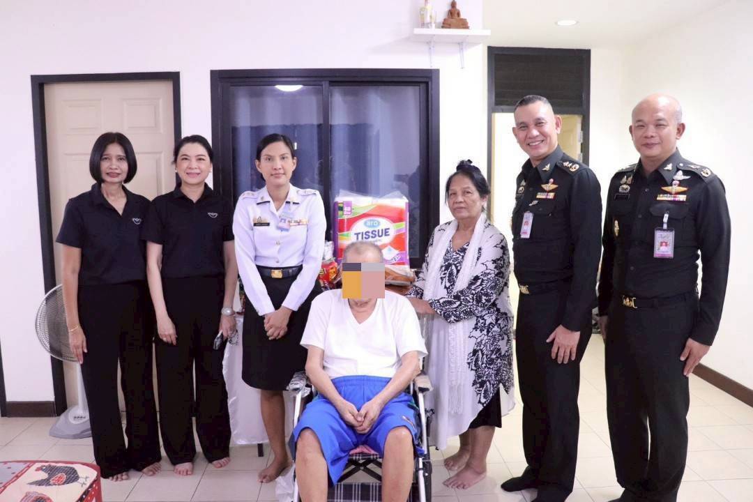 ๘๑ กิจกรรมมอบเครื่องอุปโภคบริโภค และของใช้ที่จำเป็น เพื่อช่วยเหลือผู้ป่วยติดเตียงของครอบครัวกำลังพลสำนักงานปลัดกระทรวงกลาโหม