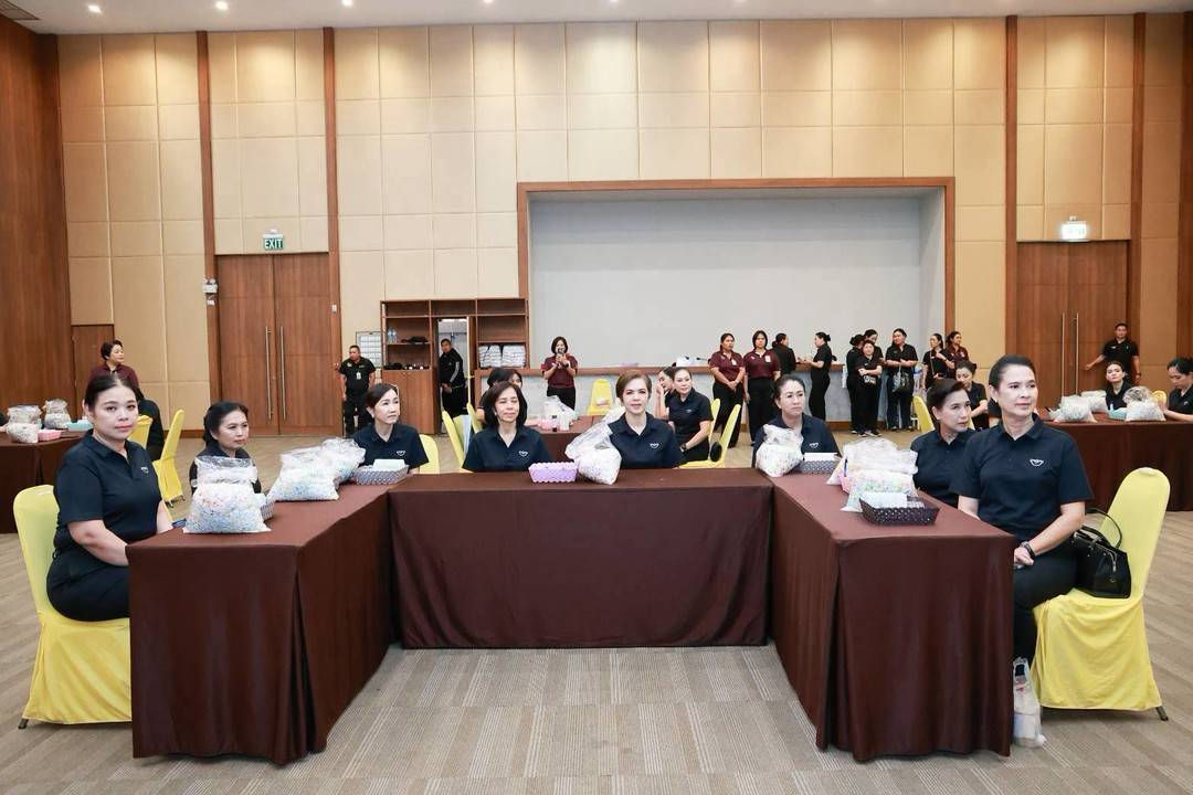 ๘๗ กิจกรรมการทำหมอนหลอด โดยฝ่ายกิจกรรมและโครงการ สมาคมภริยาข้าราชการสำนักงานปลัดกระทรวงกลาโหม