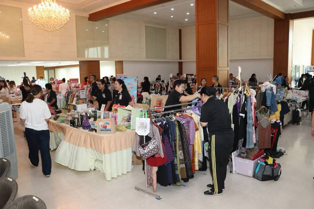 ๙๒ กิจกรรมตลาดนัด "รายได้เพิ่ม เติมกำลังใจ" ครั้งที่ ๒/๒๕๖๙ โดยโครงการครอบครัวพอเพียง สมาคมภริยาข้าราชการสำนักงานปลัดกระทรวงกลาโหม