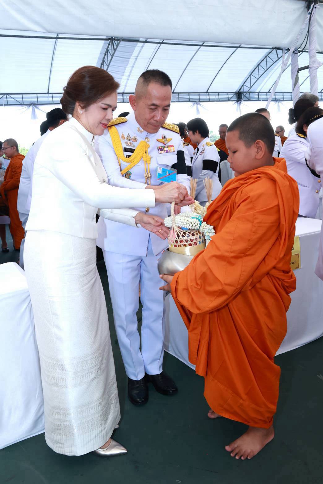 ๑๐๔ พิธีสวดพระพุทธมนต์และพิธีทำบุญตักบาตร ถวายเป็นพระราชกุศล เนื่องในวันคล้ายวันพระราชสมภพสมเด็จพระนางเจ้าสิริกิติ์ พระบรมราชินีนาถ พระบรมราชชนนีพันปีหลวง (๑๒ ส.ค.๖๙)
