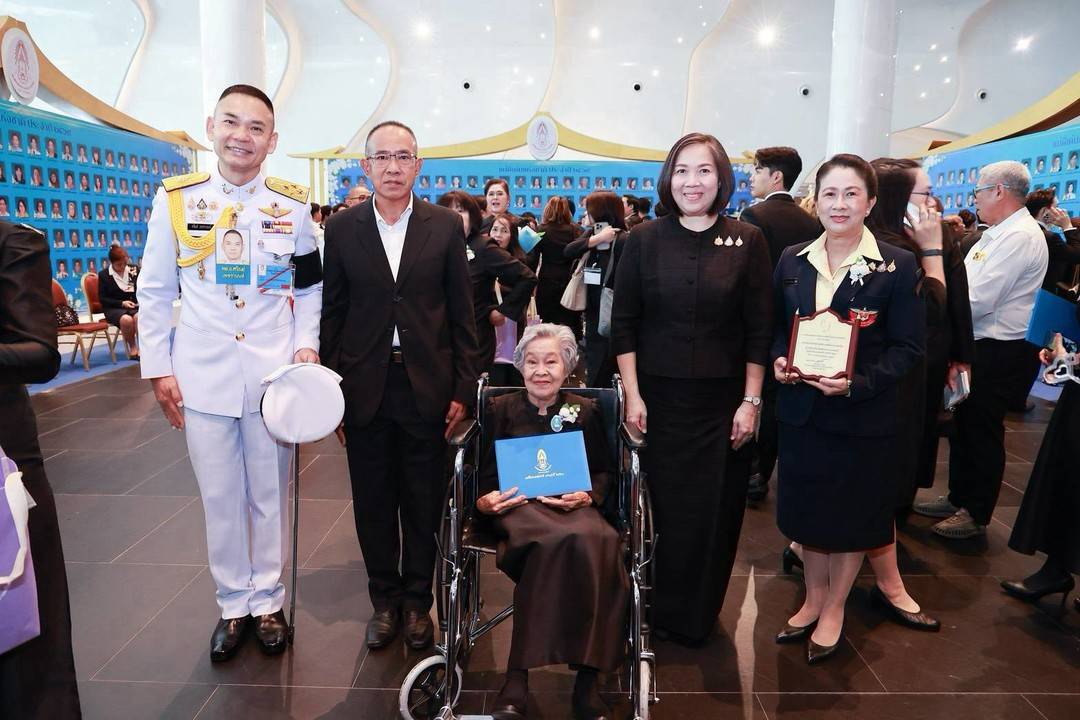 ๑๐๕ การเข้าเฝ้าฯ สมเด็จพระกนิษฐาธิราชเจ้า กรมสมเด็จพระเทพรัตนราชสุดาฯ สยามบรมราชกุมารี เพื่อรับพระราชทานโล่เกียรติคุณผู้สนับสนุนการจัดงานวันแม่แห่งชาติ ประจำปี ๒๕๖๙