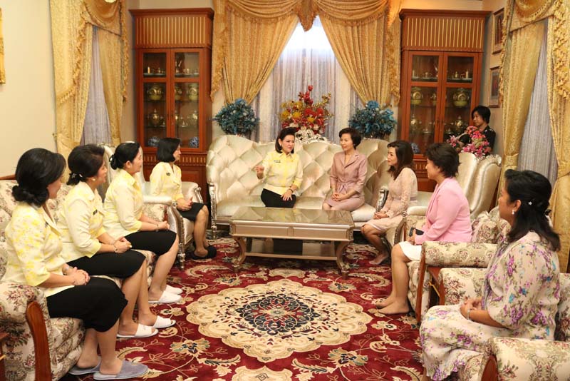 005 ดร.บุษบา ชัยจินดา นายกสมาคมแม่บ้านตำรวจ เข้าแสดงความยินดีกับนายกสมาคมภริยาฯ ในโอกาสเข้ารับตำแหน่ง
