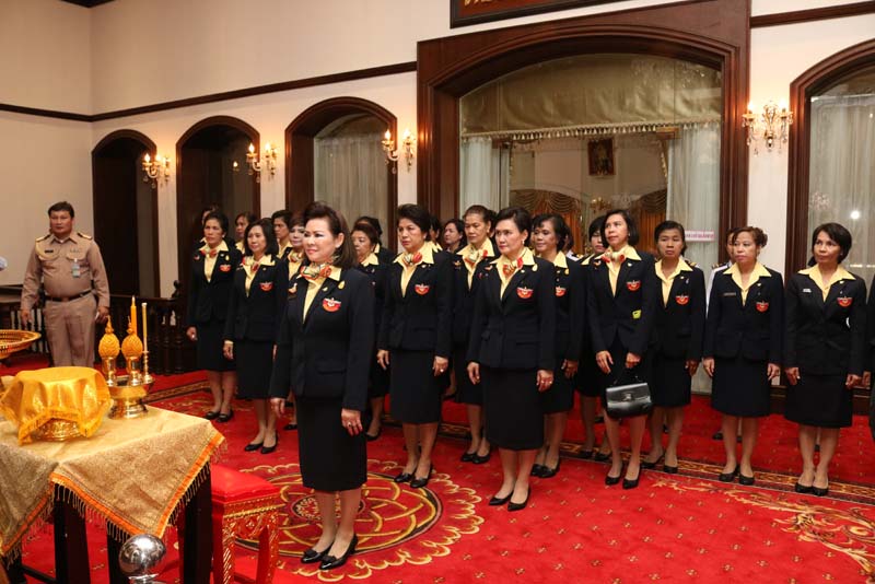 008 นายกสมาคมภริยาฯ นำคณะกรรมการสมาคมฯ ถวายราชสักการะและสักการะสิ่งศักดิ์สิทธิ์ ในโอกาสเข้ารับตำแหน่ง