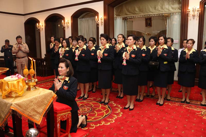 008 นายกสมาคมภริยาฯ นำคณะกรรมการสมาคมฯ ถวายราชสักการะและสักการะสิ่งศักดิ์สิทธิ์ ในโอกาสเข้ารับตำแหน่ง