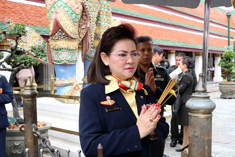 008 นายกสมาคมภริยาฯ นำคณะกรรมการสมาคมฯ ถวายราชสักการะและสักการะสิ่งศักดิ์สิทธิ์ ในโอกาสเข้ารับตำแหน่ง