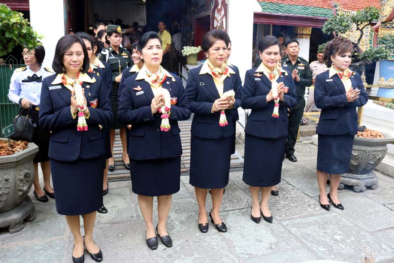 008 นายกสมาคมภริยาฯ นำคณะกรรมการสมาคมฯ ถวายราชสักการะและสักการะสิ่งศักดิ์สิทธิ์ ในโอกาสเข้ารับตำแหน่ง