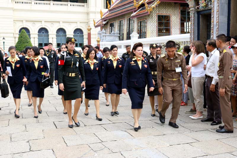 008 นายกสมาคมภริยาฯ นำคณะกรรมการสมาคมฯ ถวายราชสักการะและสักการะสิ่งศักดิ์สิทธิ์ ในโอกาสเข้ารับตำแหน่ง