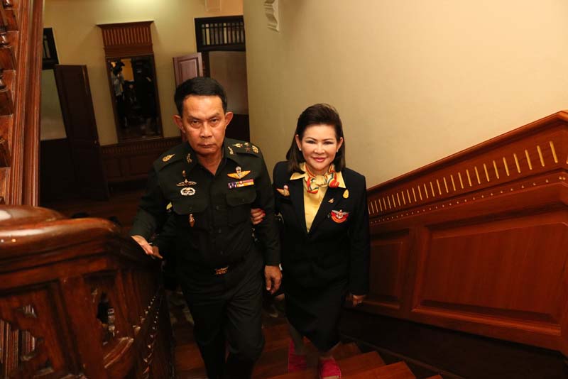009 ปลัดกระทรวงกลาโหม และ นายกสมาคมภริยาฯ เป็นประธานในพิธีสักการะสิ่งศักดิ์สิทธิ์ ณ ที่ทำการสมาคมภริยาฯ ในโอกาสเข้ารับตำแหน่ง