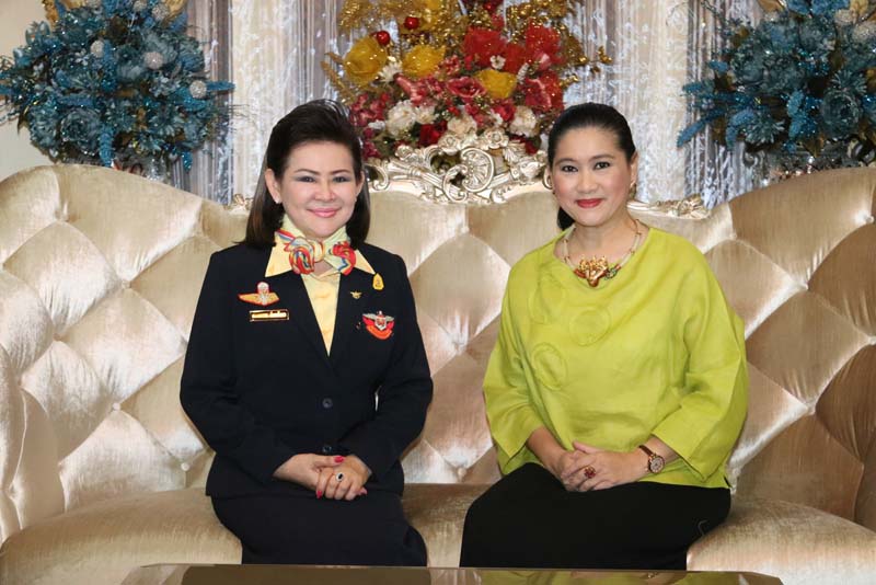 011 คุณประภา ปูรณโชติ กรรมการผู้จัดการ บริษัทหลักทรัพย์จัดการกองทุน เอ็มเอฟซี จำกัด(มหาชน) เข้าแสดงความยินดีกับ นายกสมาคมภริยาฯ ในโอกาสเข้ารับตำแหน่ง