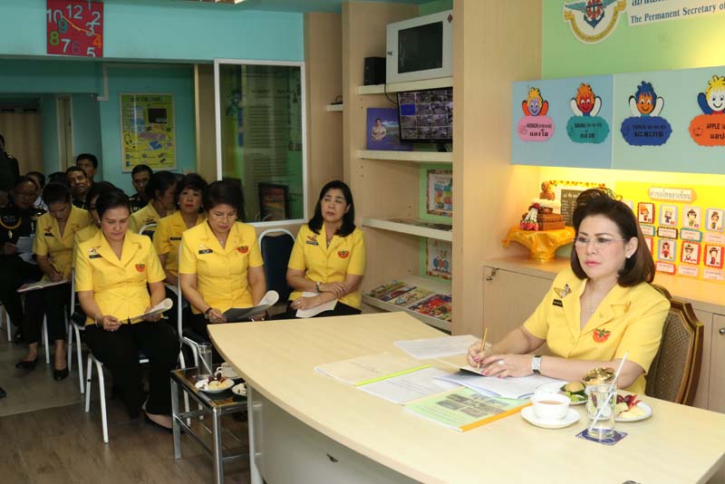 025 นายกสมาคมภริยาฯ นำคณะกรรมการสมาคมฯ ตรวจเยี่ยมศูนย์พัฒนาความรู้ (ประชาชื่น) “โครงการส่งเสริมความรู้สู่อนาคต”