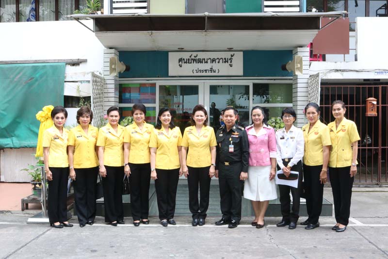 025 นายกสมาคมภริยาฯ นำคณะกรรมการสมาคมฯ ตรวจเยี่ยมศูนย์พัฒนาความรู้ (ประชาชื่น) “โครงการส่งเสริมความรู้สู่อนาคต”