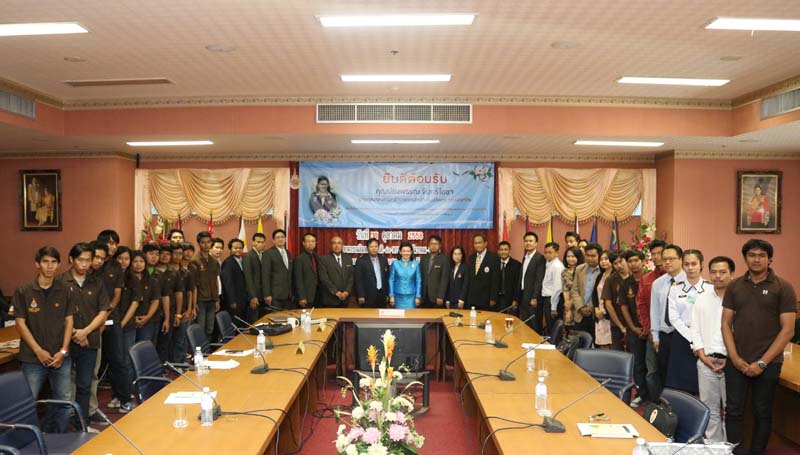 028 นายกสมาคมภริยาฯ บรรยายพิเศษให้กับนิสิตนักศึกษาและคณาจารย์ หลักสูตรวิศวกรรมศาสตร์ดุษฎีบัณฑิต สาขาวิศวกรรมพลังงานและวัสดุนานาชาติ อาคารเฉลิมพระเกียรติ ๘๐ พรรษา เมื่อวันที่ ๓๐ ตุลาคม ๒๕๕๘