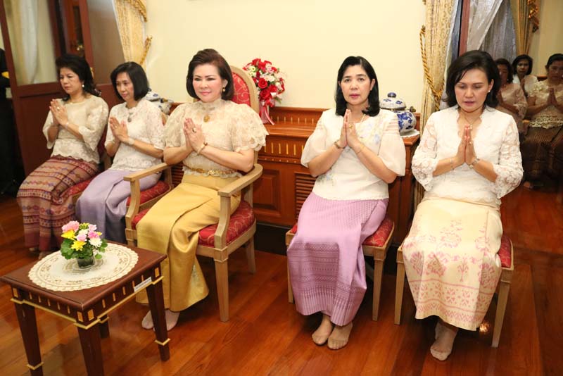 029 นายกสมาคมภริยาฯ นำคณะกรรมการสมาคมฯ ถวายสักการะสิ่งศักดิ์สิทธิ์ เนื่องในวันสถาปนาสมาคมฯ