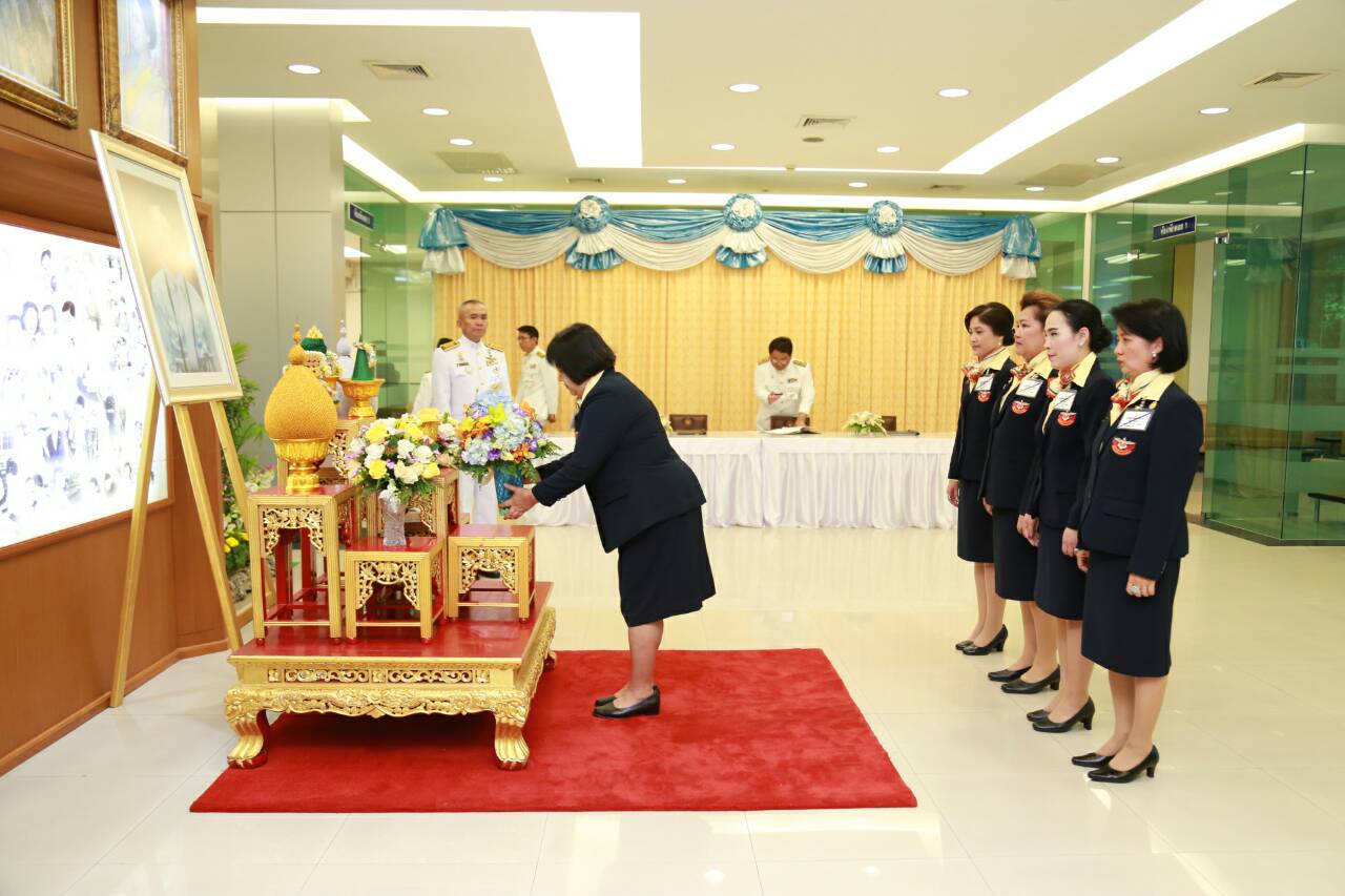 095 เนื่องในวโรกาสวันคล้ายวันประสูติพระเจ้าหลานเธอพระองค์เจ้าทีปังกรรัศมีโชติ คณะกรรมการ สมาคมภริยาฯ ได้นำพานดอกไม้ทูลเกล้าฯ ถวายพระพรชัยมงคล