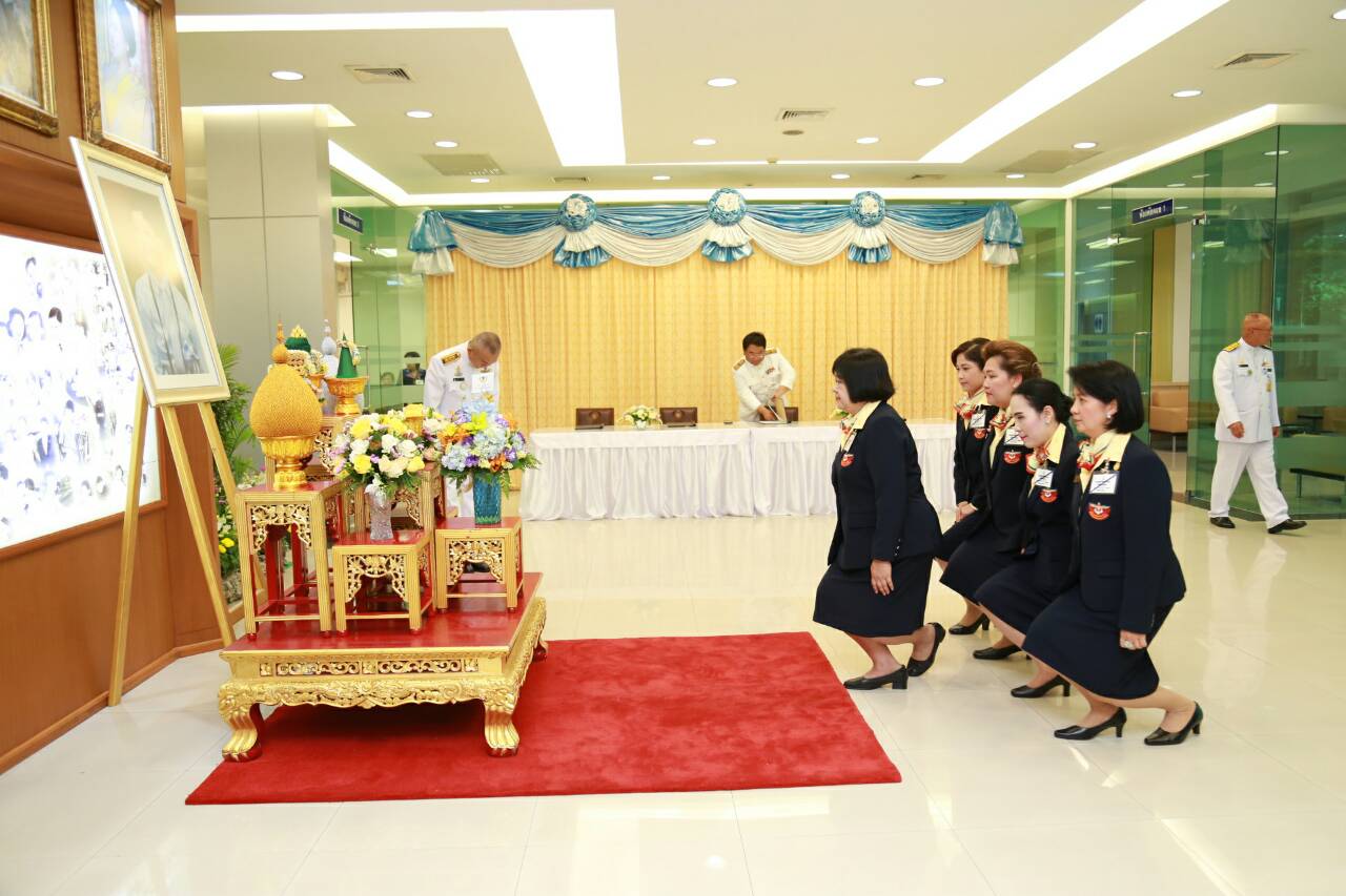 095 เนื่องในวโรกาสวันคล้ายวันประสูติพระเจ้าหลานเธอพระองค์เจ้าทีปังกรรัศมีโชติ คณะกรรมการ สมาคมภริยาฯ ได้นำพานดอกไม้ทูลเกล้าฯ ถวายพระพรชัยมงคล