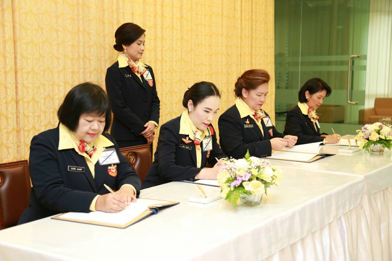 095 เนื่องในวโรกาสวันคล้ายวันประสูติพระเจ้าหลานเธอพระองค์เจ้าทีปังกรรัศมีโชติ คณะกรรมการ สมาคมภริยาฯ ได้นำพานดอกไม้ทูลเกล้าฯ ถวายพระพรชัยมงคล