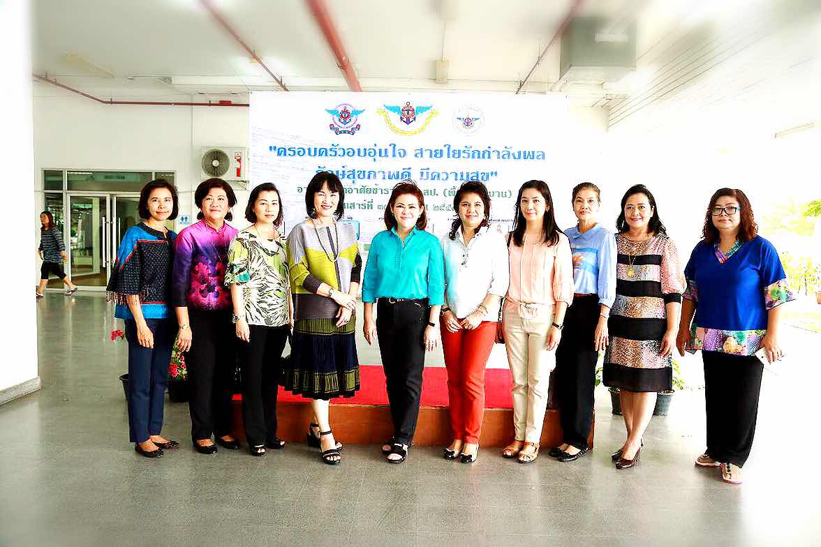 096 ปลัดกระทรวงกลาโหมและนายกสมาคมภริยาฯร่วมเปิดกิจกรรมโครงการตรวจสุขภาพประจำปี