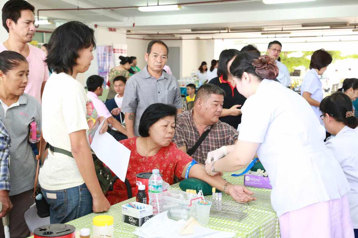 096 ปลัดกระทรวงกลาโหมและนายกสมาคมภริยาฯร่วมเปิดกิจกรรมโครงการตรวจสุขภาพประจำปี