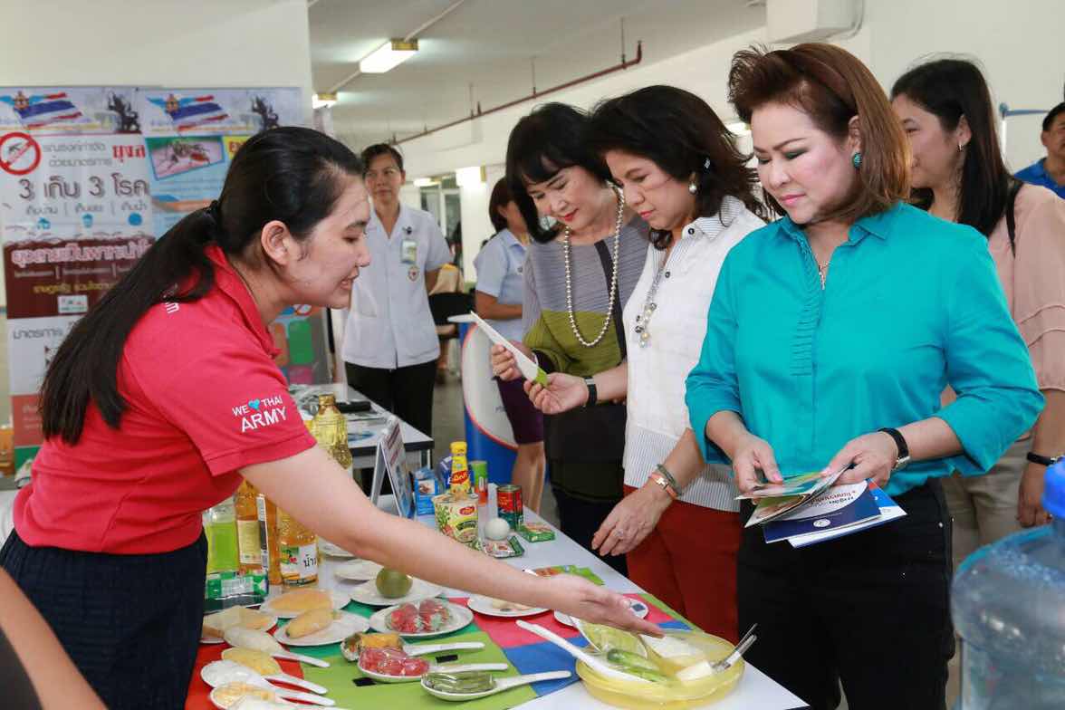 096 ปลัดกระทรวงกลาโหมและนายกสมาคมภริยาฯร่วมเปิดกิจกรรมโครงการตรวจสุขภาพประจำปี