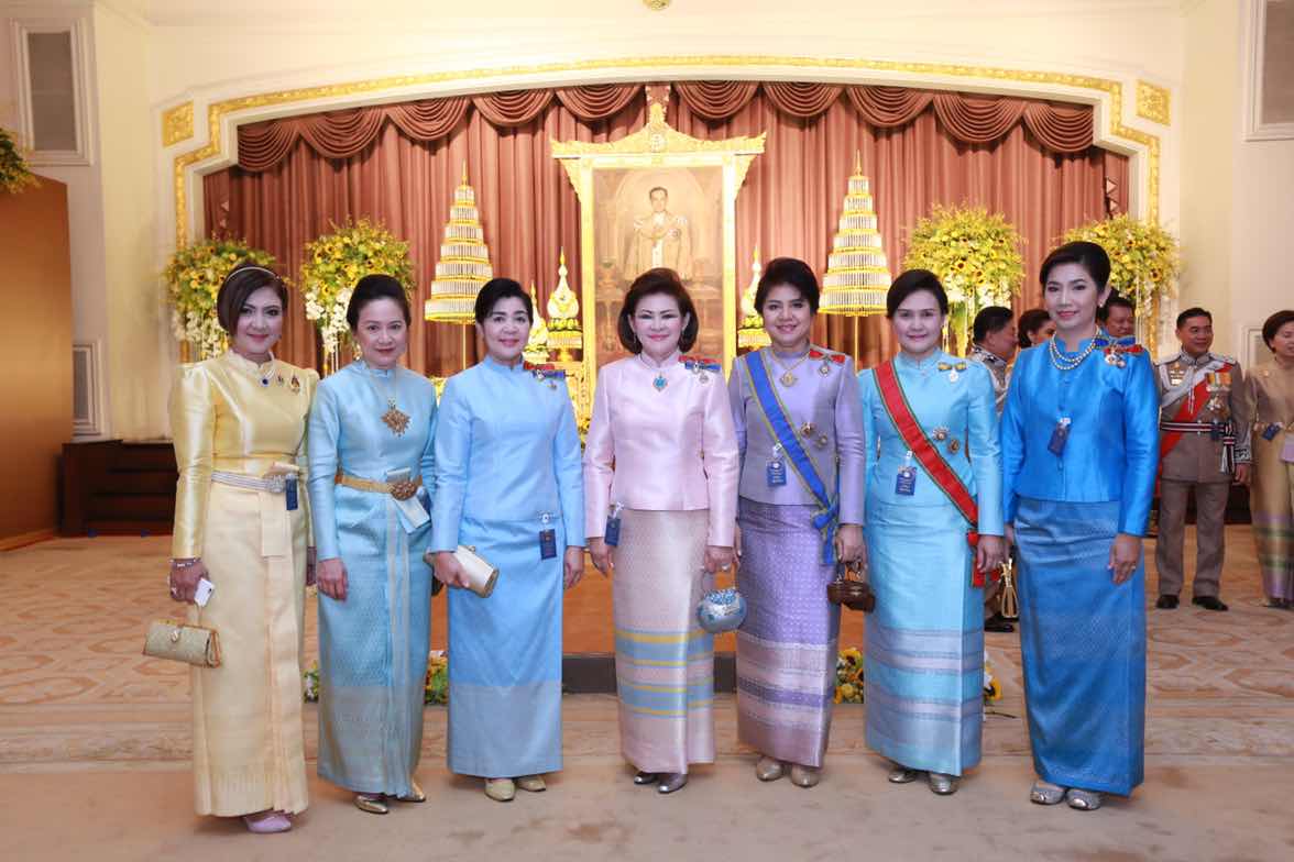 102 ปลัดกระทรวงกลาโหมและนายกสมาคมภริยาฯ ร่วมงานสโมสรสันนิบาตเฉลิมพระเกียรติ