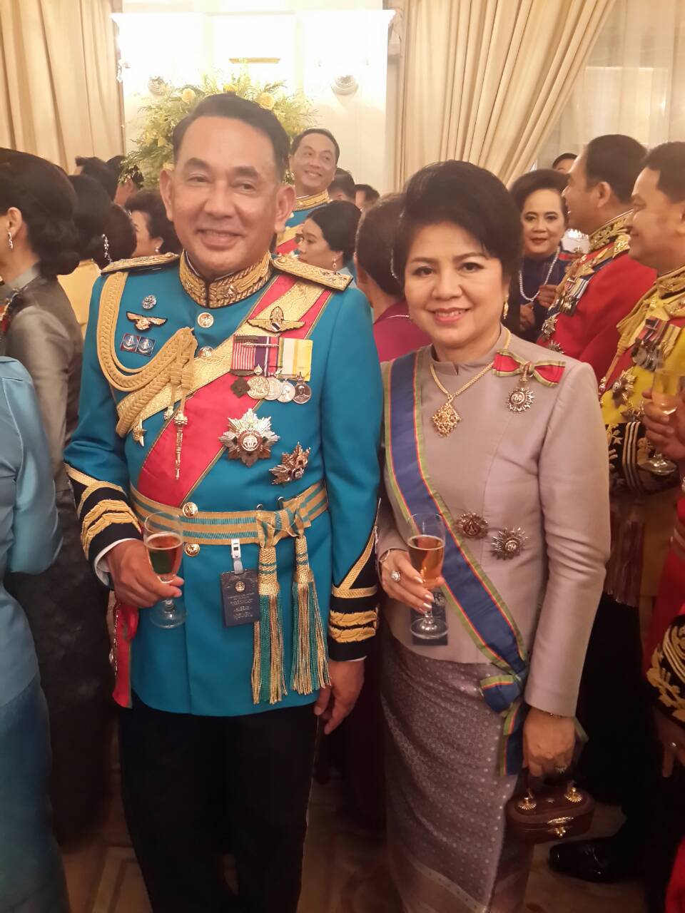 102 ปลัดกระทรวงกลาโหมและนายกสมาคมภริยาฯ ร่วมงานสโมสรสันนิบาตเฉลิมพระเกียรติ