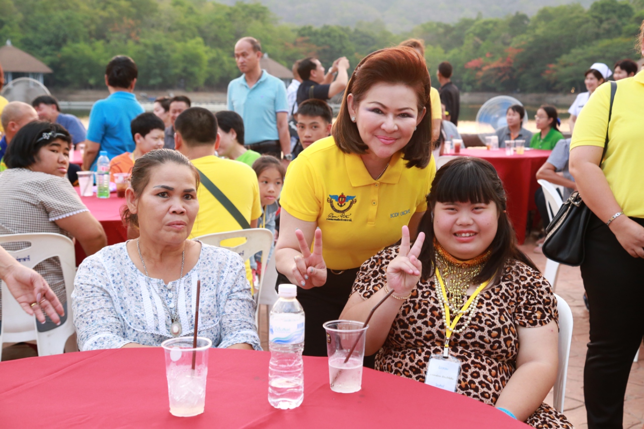 106 นายกสมาคมภริยาฯ จัดงานเลี้ยงสังสรรค์ต้อนรับผู้ร่วมโครงการ"สานรักสานฝัน รางวัลแด่น้อง" ที่ไนท...