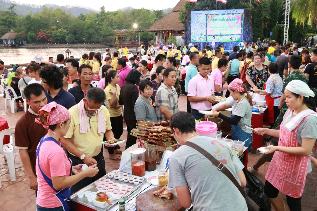 106 นายกสมาคมภริยาฯ จัดงานเลี้ยงสังสรรค์ต้อนรับผู้ร่วมโครงการ"สานรักสานฝัน รางวัลแด่น้อง" ที่ไนท์ซาฟารี