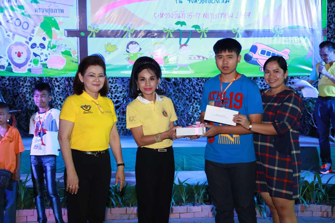 106 นายกสมาคมภริยาฯ จัดงานเลี้ยงสังสรรค์ต้อนรับผู้ร่วมโครงการ"สานรักสานฝัน รางวัลแด่น้อง" ที่ไนท์ซาฟารี