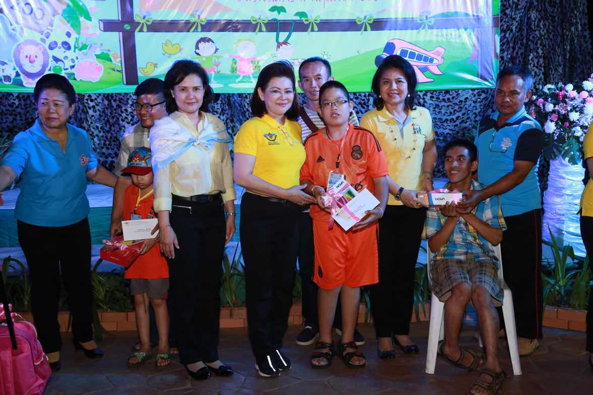 106 นายกสมาคมภริยาฯ จัดงานเลี้ยงสังสรรค์ต้อนรับผู้ร่วมโครงการ"สานรักสานฝัน รางวัลแด่น้อง" ที่ไนท์ซาฟารี